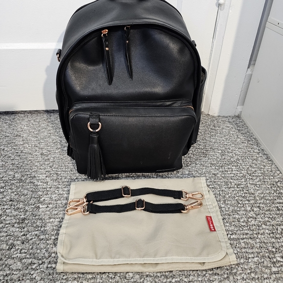 Skip Hop Greenwich Diaper Bag - Picture 5 of 7